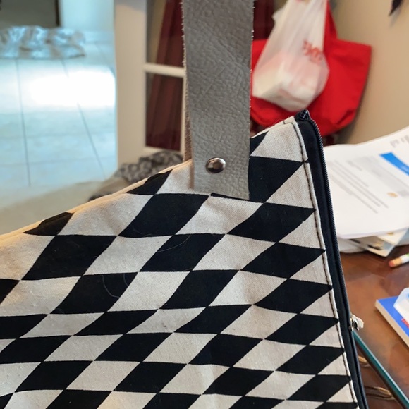 NEW Handmade B&N  Zipper Bag 13” x 9”. - Picture 6 of 6